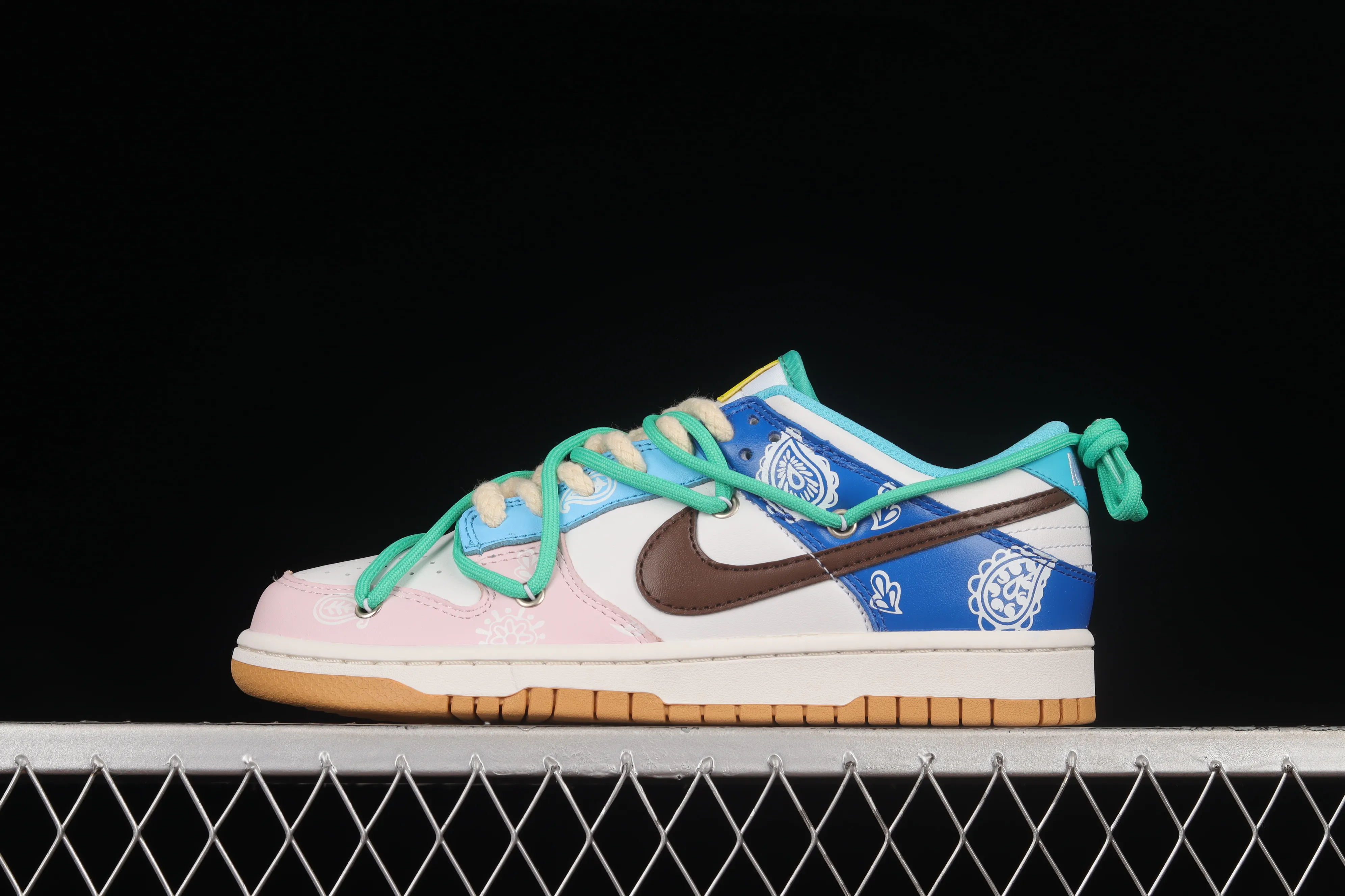 All Categories Nk SB Dunk Series Nk SB Dunk Low Low-top Sneakers Nk Dunk Low SE "Free .99" Cashew Flower SB Smashed Backboard Fashion Casual Sneakers CZ2496-100